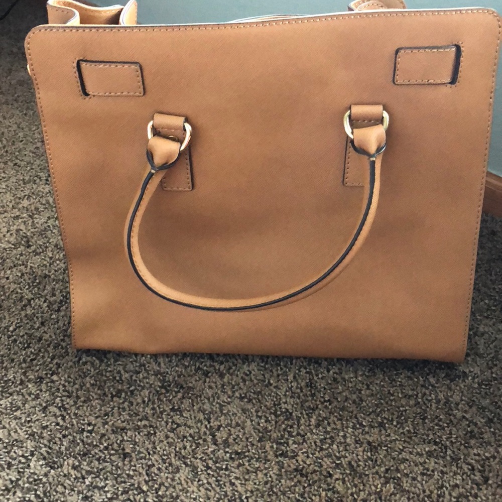 Large Michael Kors purse - Picture 2 of 3